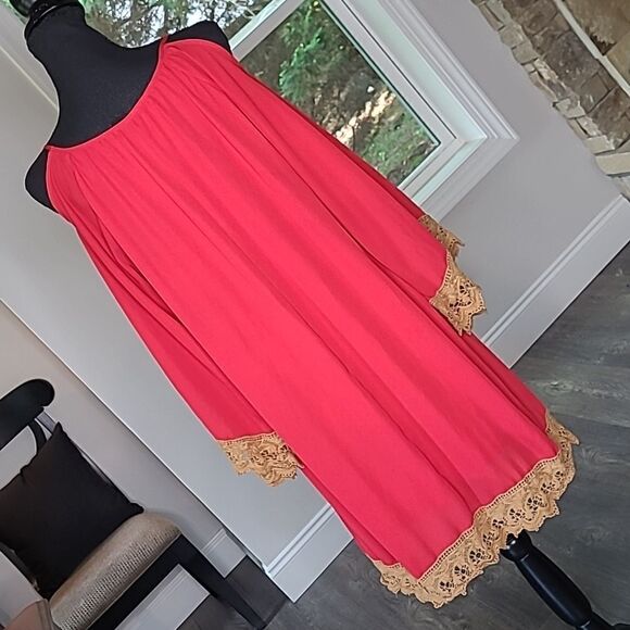 Peach love California plus sz cold shoulder top with crocheted trim - Picture 3 of 11